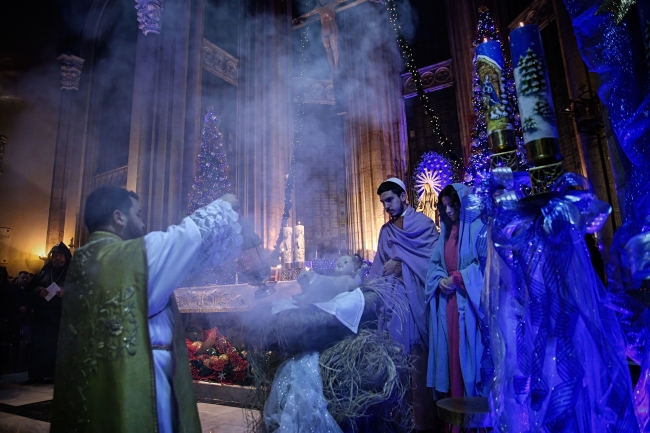 Hristiyan alemi Noel'i kutluyor